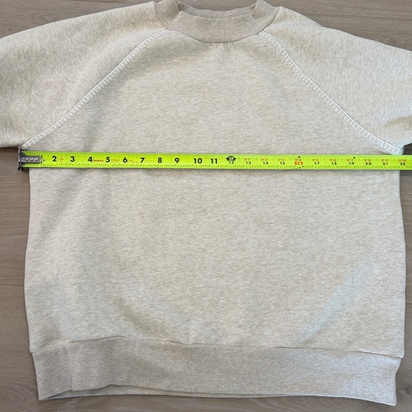 UGG Classic Crewneck Sweatshirt Women’s Small Tan Oversized Fleece - Picture 6 of 9